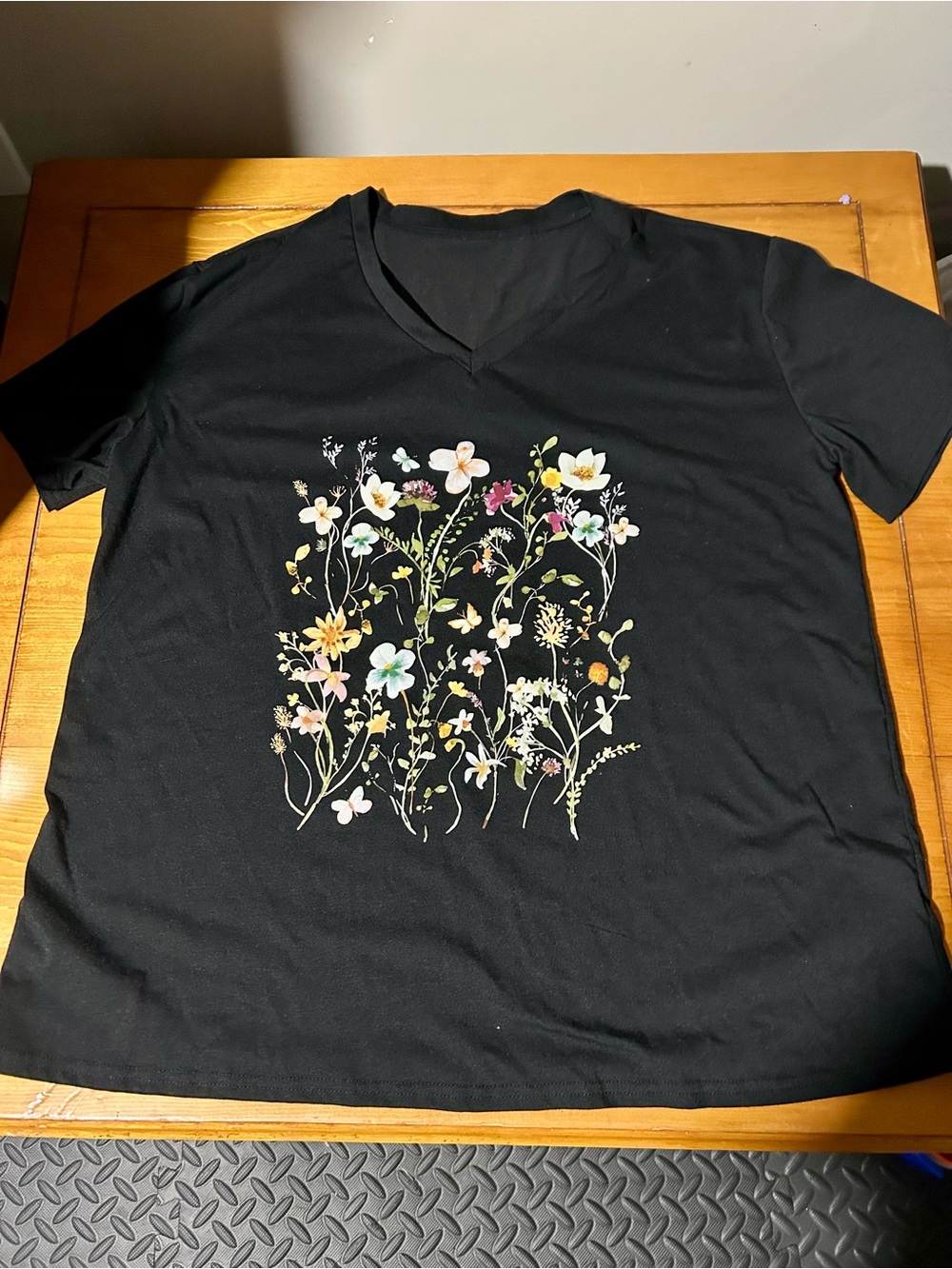 (3/$10) Floral Vine V-Neck Women's Top - Black XL